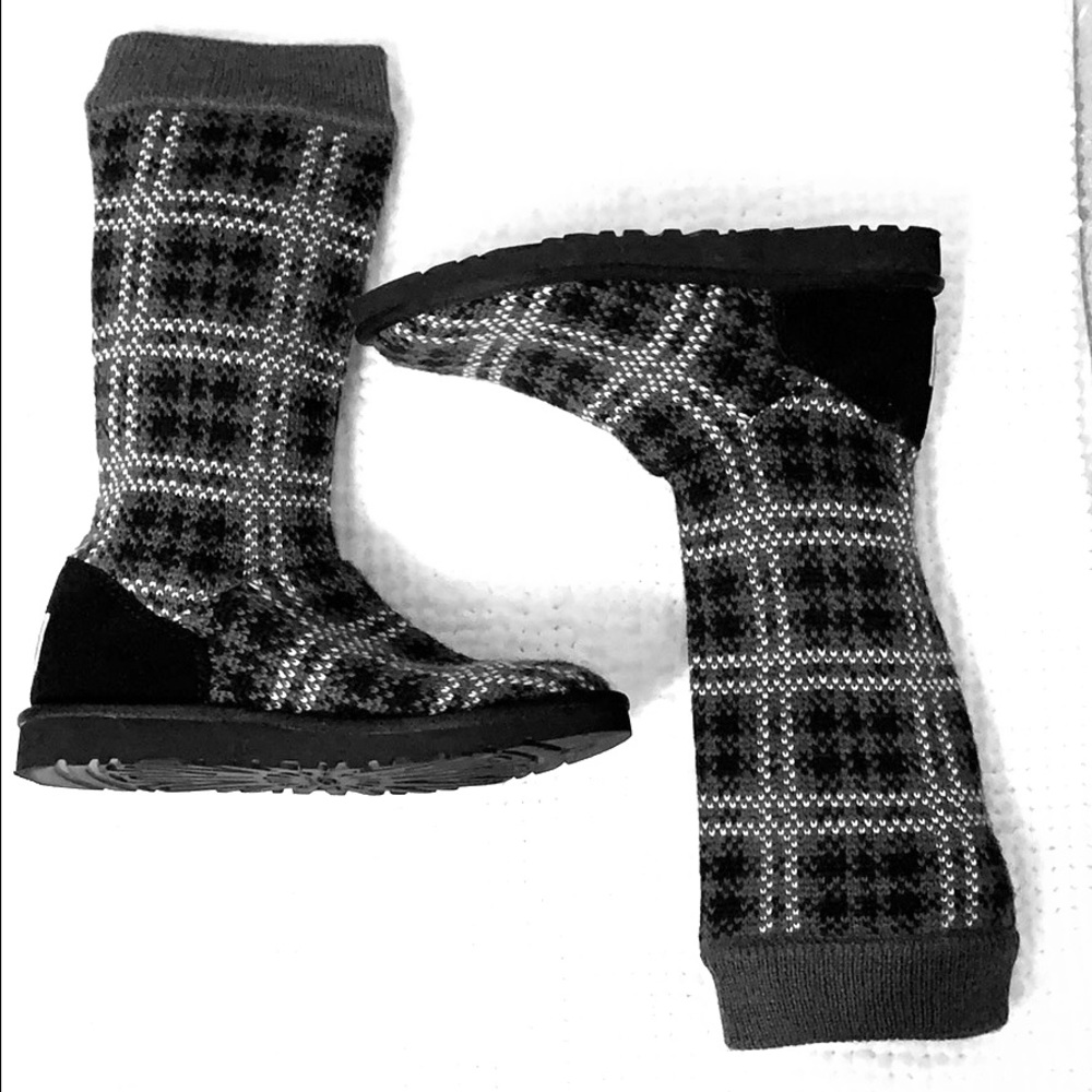 Ugg sweater boots size 5 like new